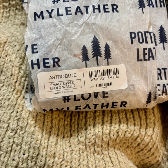 Portland Leather Goods Small Zipper Bifold Wallet - Picture 6 of 6